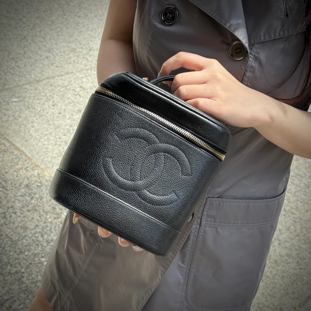 ✈️Sold!Chanel CC Vintage Caviar Vanity Case